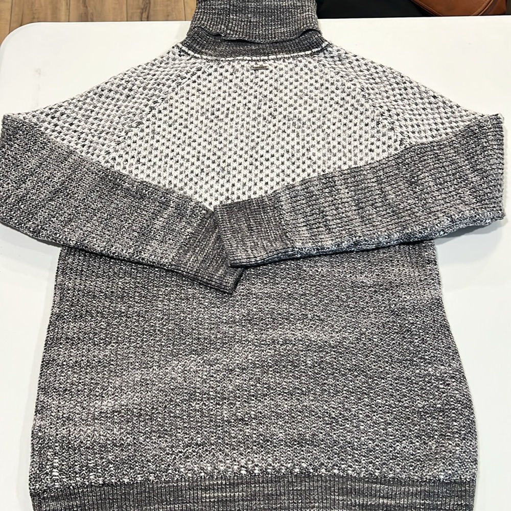Prana - grey and white, “Abelle” tunic sweater, M, open weave - Picture 4 of 12